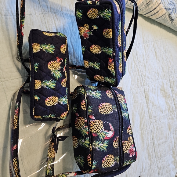 NWT Vera Bradley Toucan Party Travel make up bag set - Picture 2 of 7